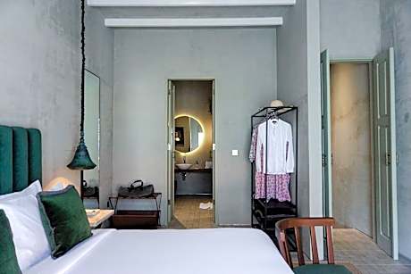 Studio O - Luxurious Duplex Studios Walk to Beach