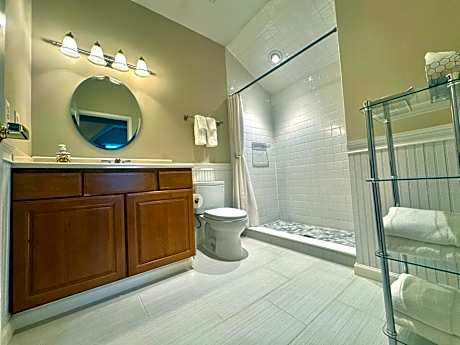 Queen Room with Two Queen Beds (304)
