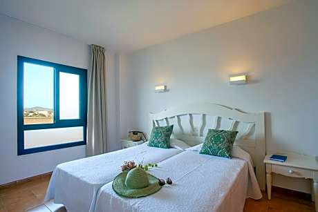 One-Bedroom Apartment with Balcony