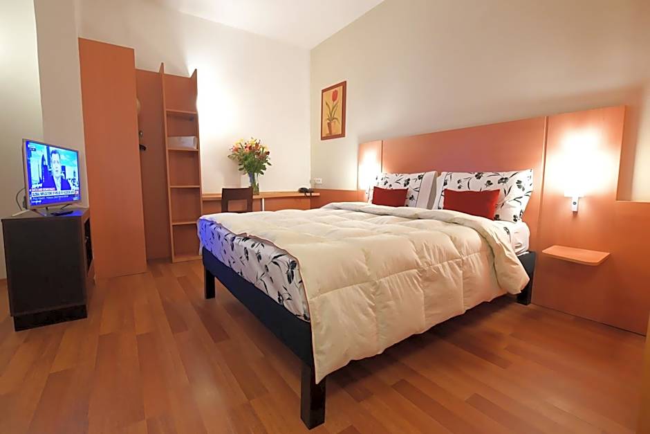 Photo 1 of 5 of Double Room