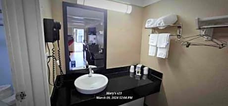 King Room - Non-Smoking