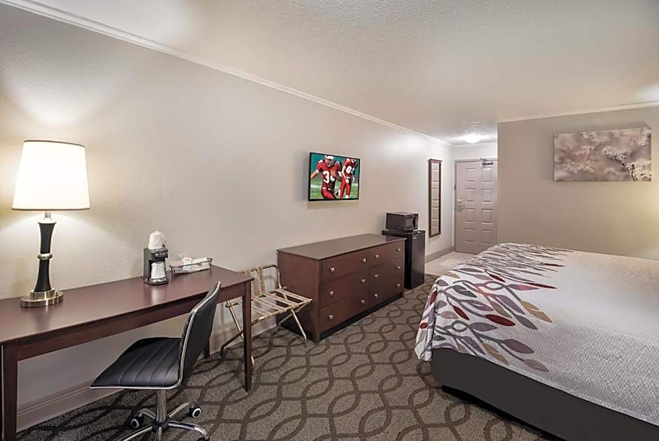 Red Roof Inn & Suites Lexington - Hamburg