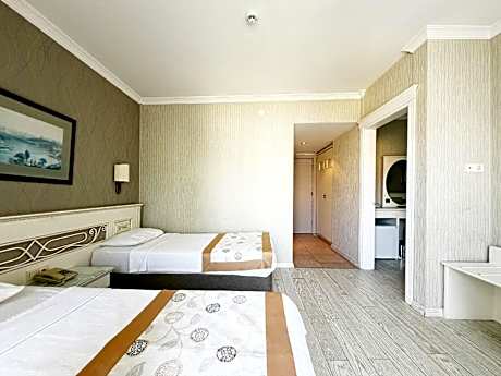 Family Room (4 Adults)