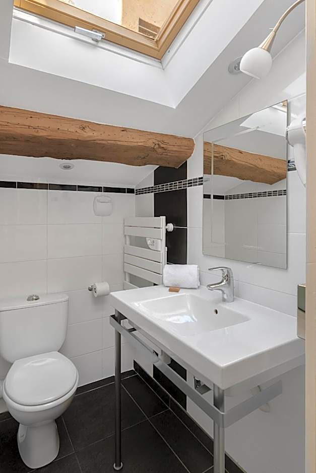 Le Phenix Hotel
