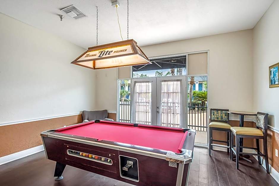 Clarion Inn & Suites Central Clearwater Beach