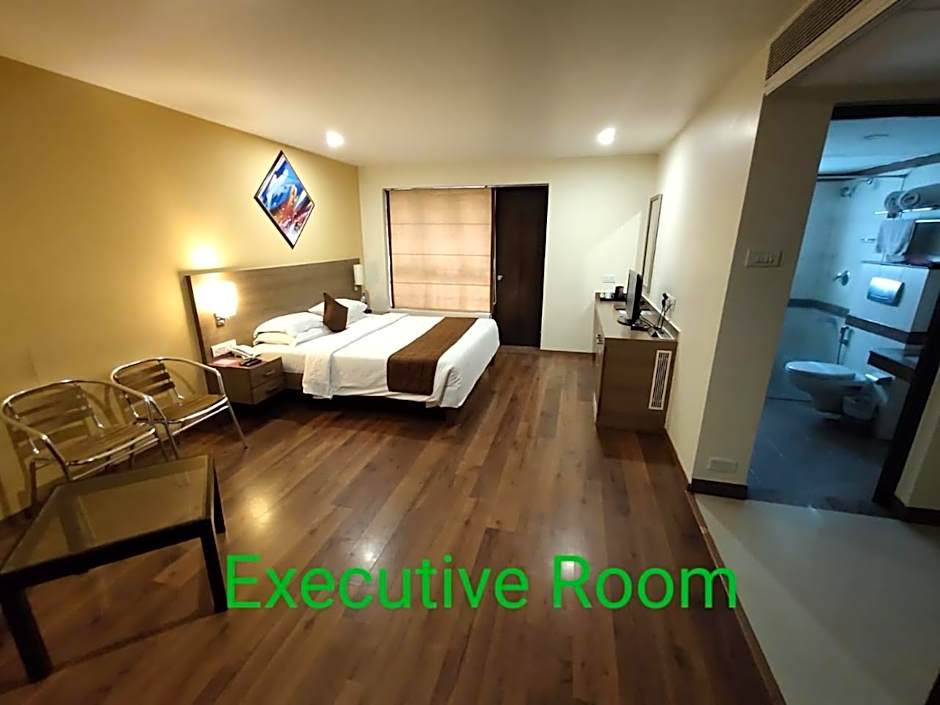 Photo 1 of 6 of Executive