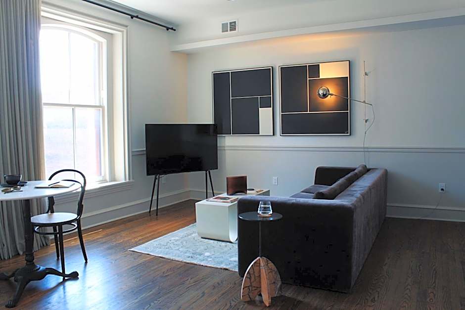 Stay Rafa At 2000 Spruce