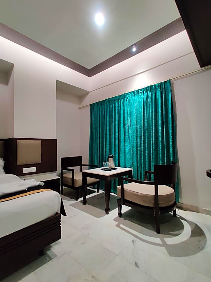 Hotel Saratharajans