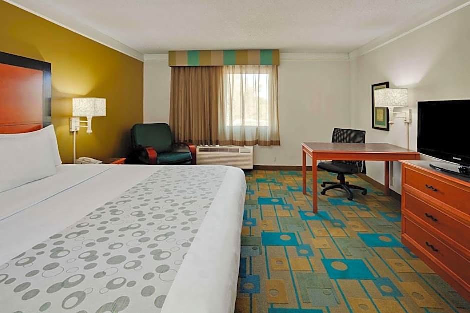 La Quinta Inn & Suites by Wyndham St. Pete-Clearwater Airport
