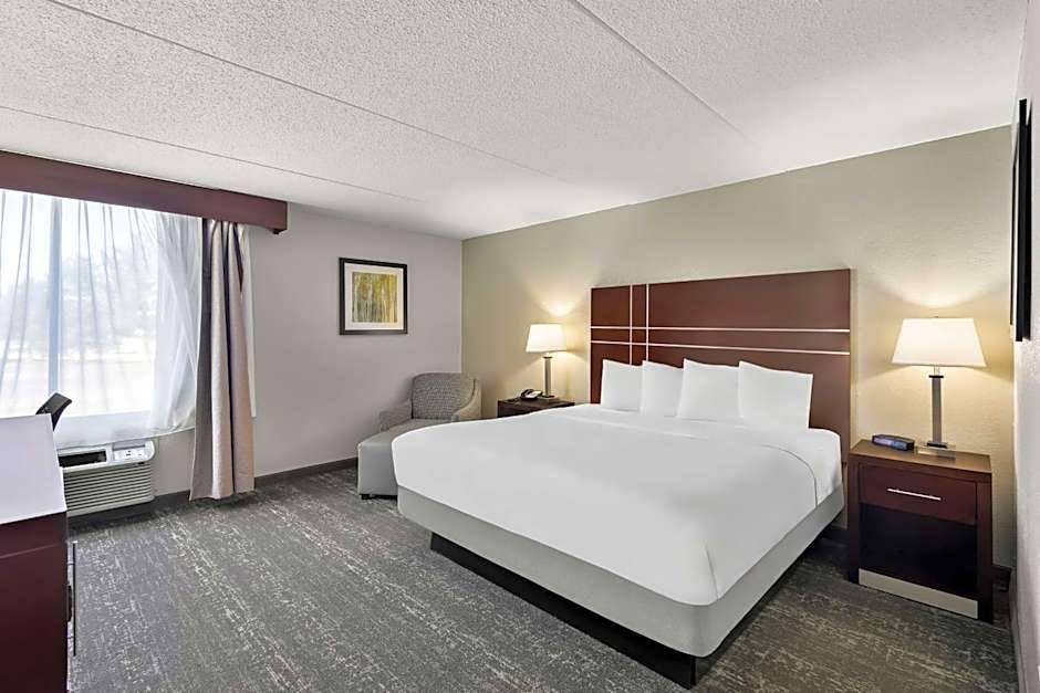 Best Western Luxbury Inn-Fort Wayne