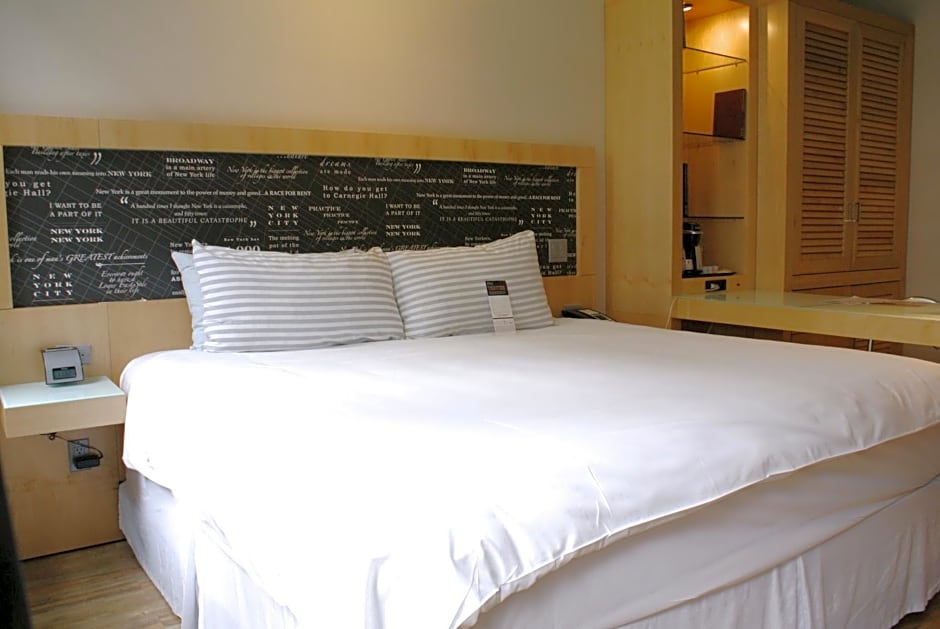 Tryp by Wyndham Times Square South