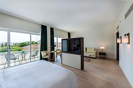 Junior King Suite with Pool View