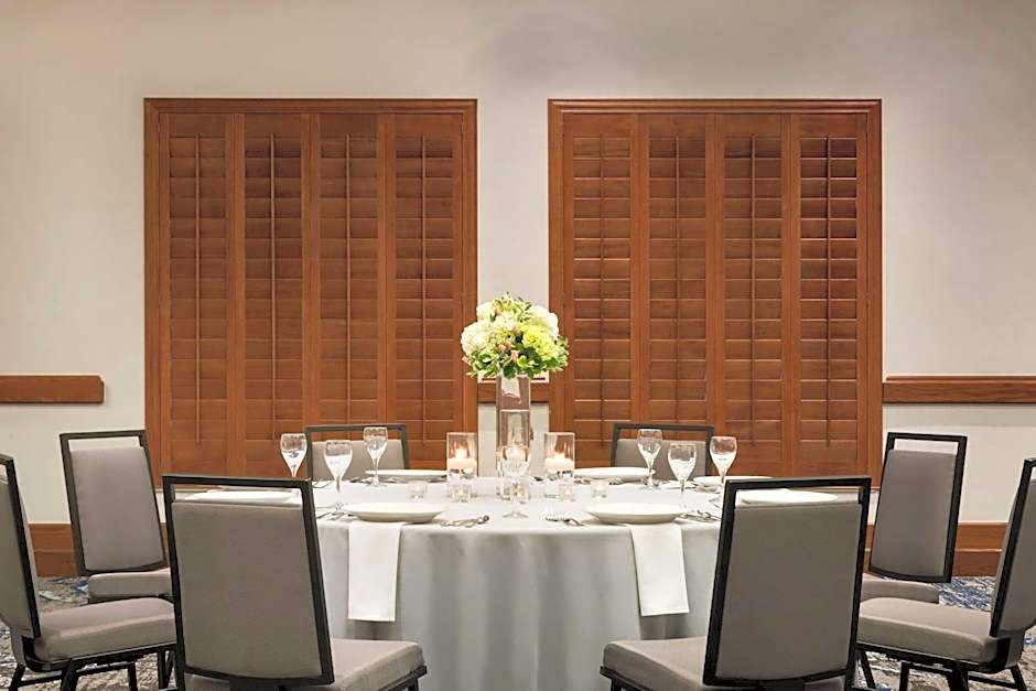 Embassy Suites By Hilton Dallas - Dfw Airport North At Outdoor World