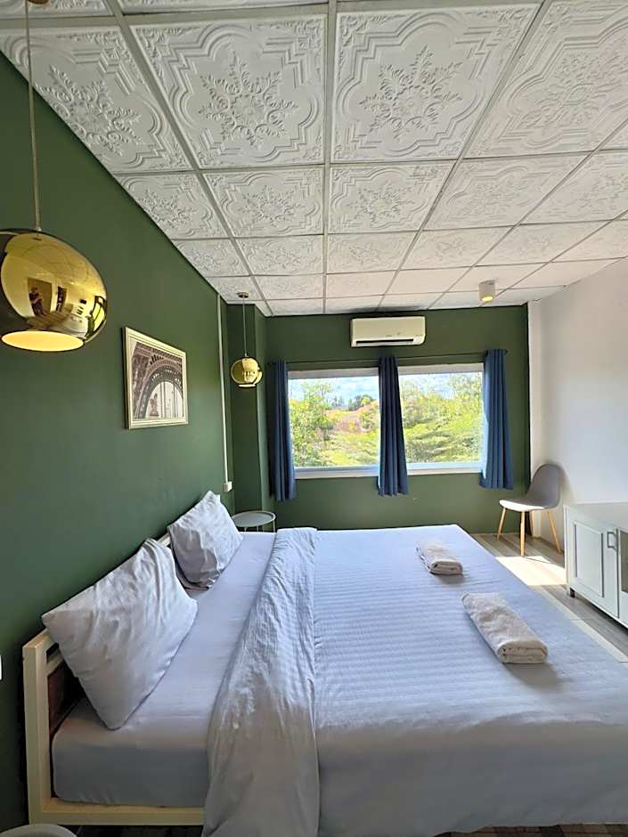 You Empire Hostel & Bar