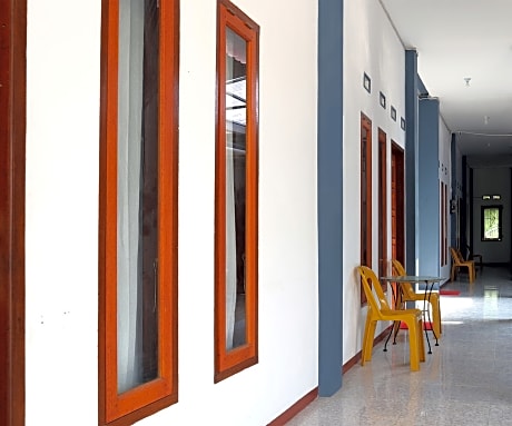 956 Penginapan Eby