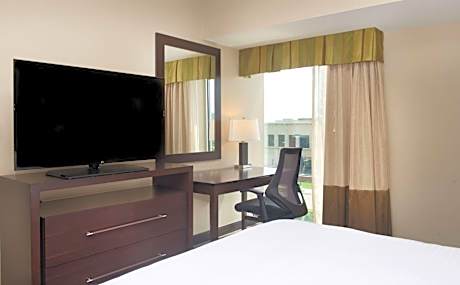 1 King 2 Qn Beds 2 Bdrm 2 Bath Suite