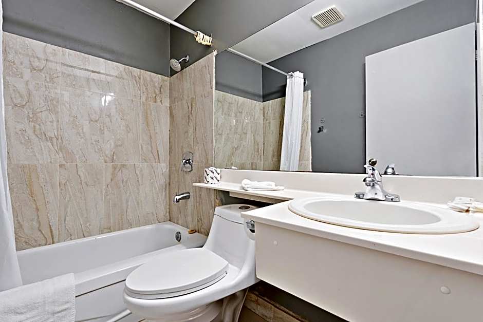 Niagara Lodge & Suites