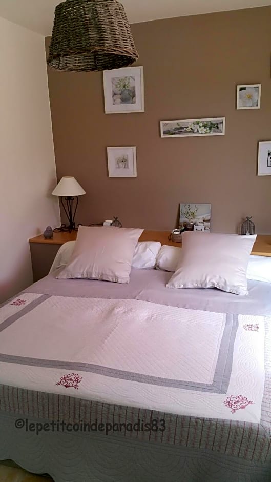 Le Petit Coin de Paradis