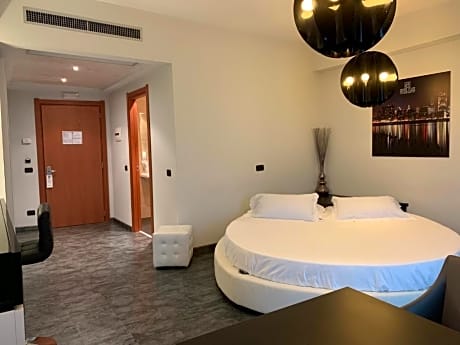 Suite-1 King Bed, Design Room, Round Bed