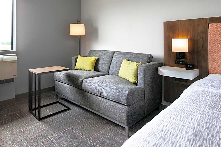 Hampton Inn By Hilton & Suites West Bend