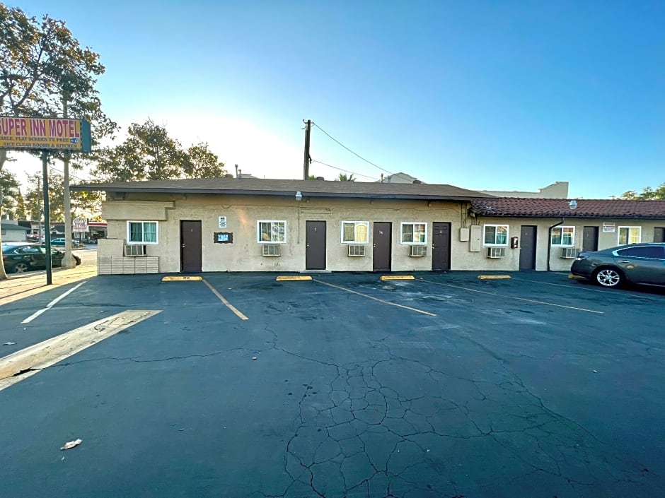 Super Inn – Pomona, CA