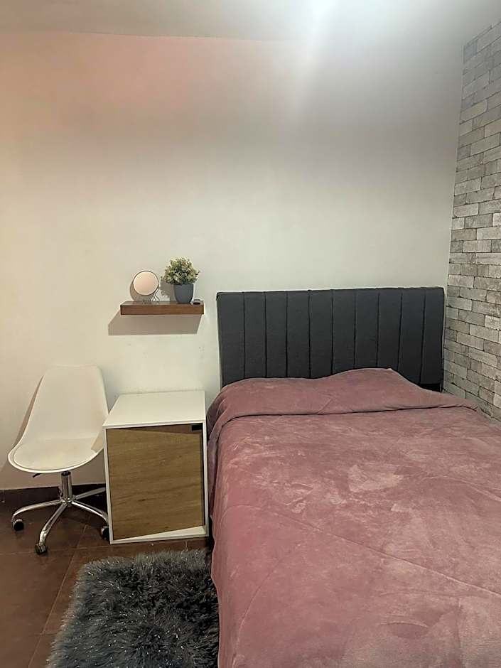 Casa Vázquez , "Como en casa" , hospédate con nosotros y recibirás una atención personalizada, servicio y confort nos distingue.