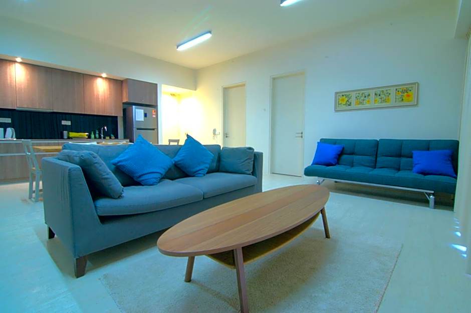 By The Sea Cozy Beachfront Home Side Seaview333A