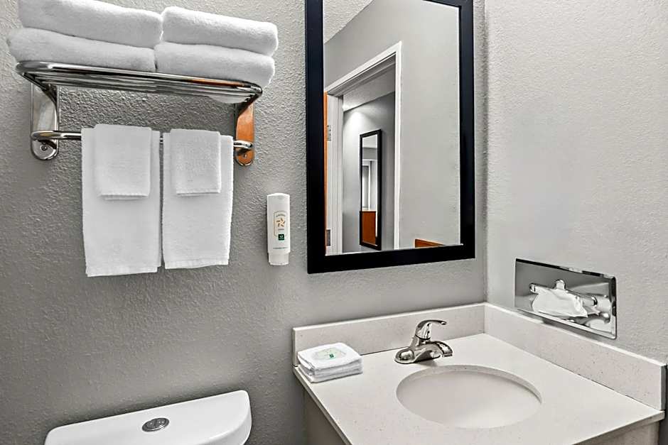 Quality Inn & Suites I-81 Exit 7