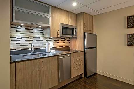 Queen Studio with Balcony - Hearing Accessible