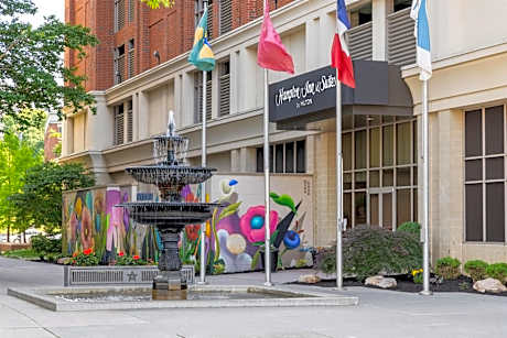 Hampton Inn & Suites Roanoke Downtown
