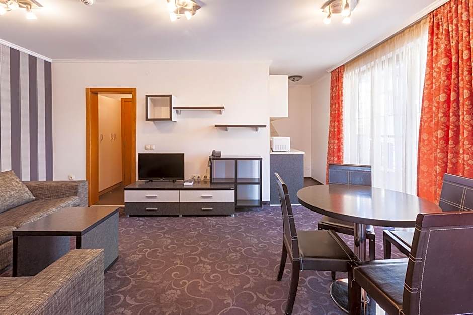 Семеен Хотел Опера