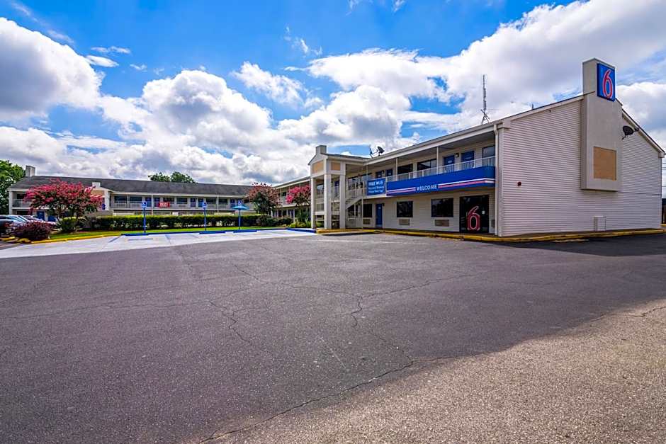 Motel 6-Anniston, AL