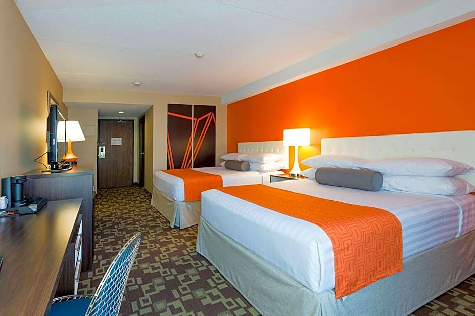 Howard Johnson Hotel by Wyndham by the Falls Niagara Falls