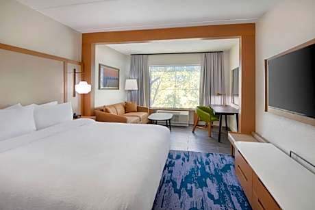 King Guest Room with Sofa Bed