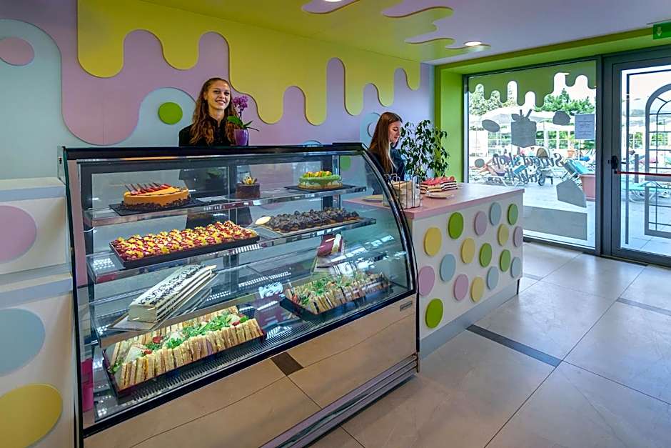 Astoria Hotel All Inclusive- Private Beach & Beach Club