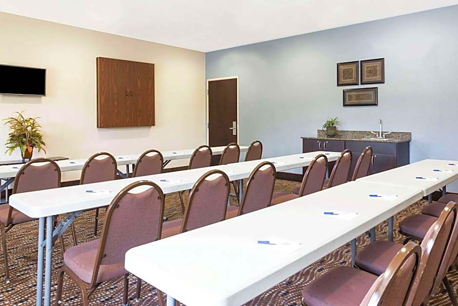 Microtel Inn & Suites By Wyndham Spring Hill/Weeki Wachee