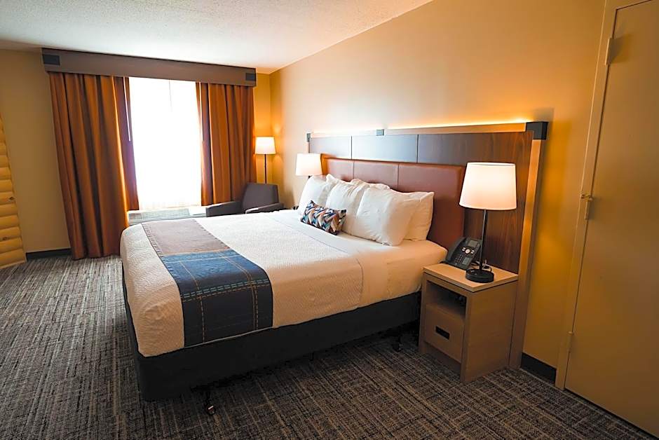 Photo 1 of 5 of Deluxe 1 King Bed