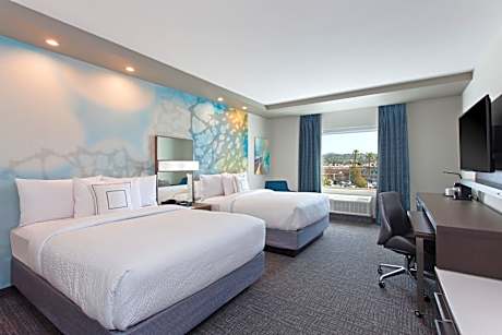 Queen Room with Two Queen Beds - Hearing Accessible