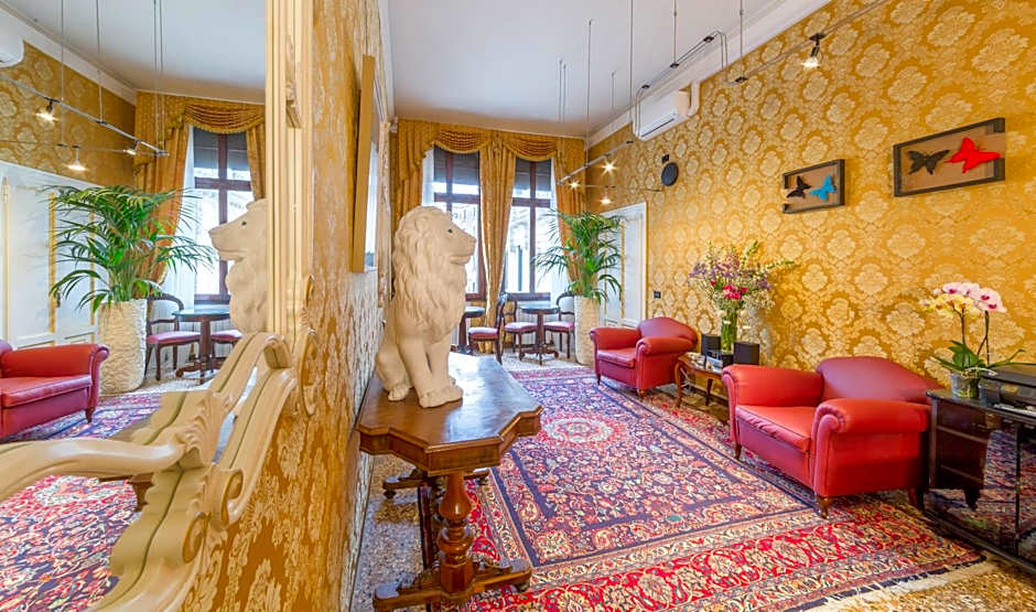 Friendly Venice Suites