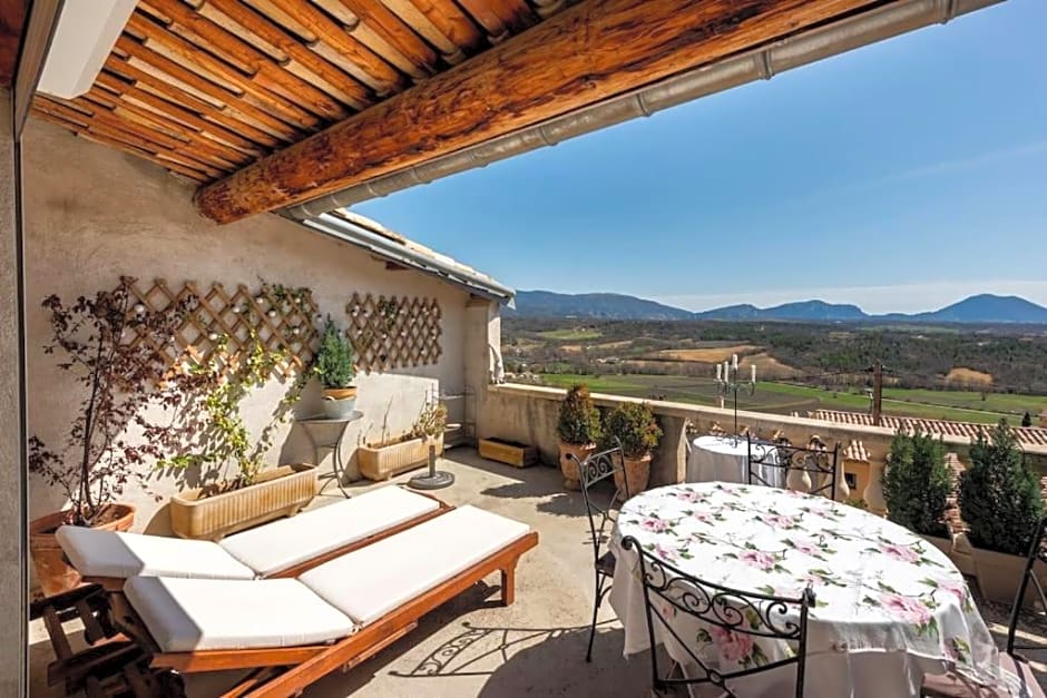 Six chandelles m'étaient comptées