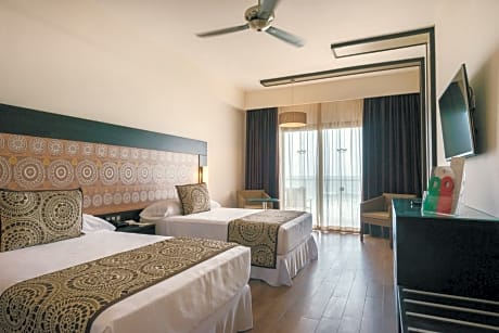 JUNIOR SUITE PARTIAL SEA VIEW