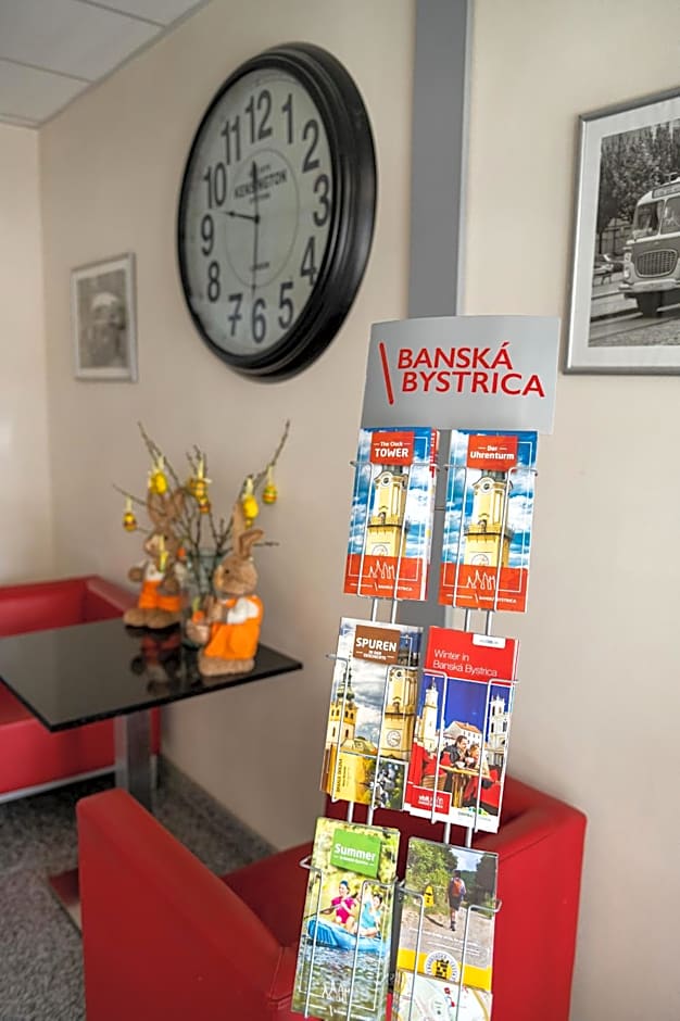 City Hotel B&B, reception 24 7, 800m od-from R1, free parking