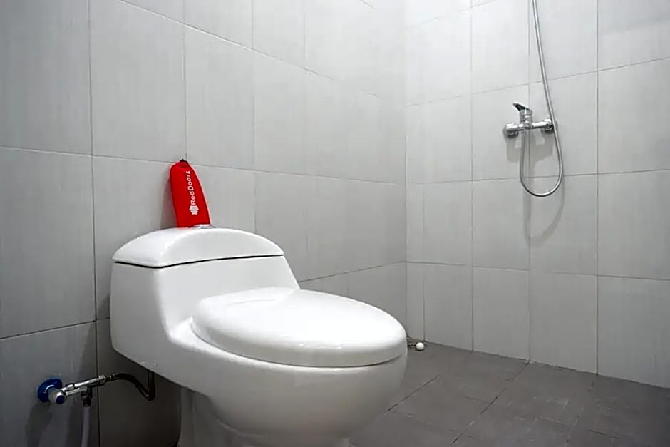 RedDoorz near Alun Alun Kudus 2