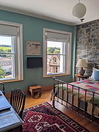 Kirkview House