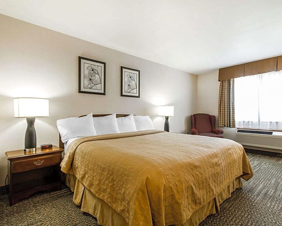Quality Inn & Suites Stoughton - Madison South