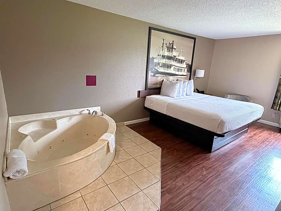Harmony Hotel, Hernando