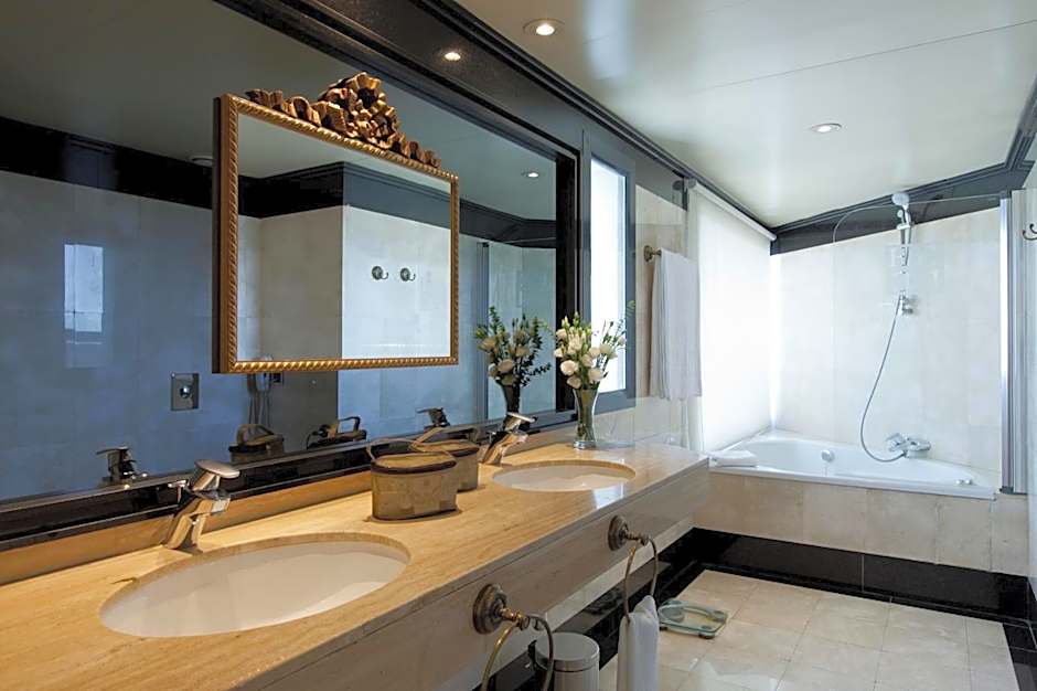 Hotel Sevilla Center