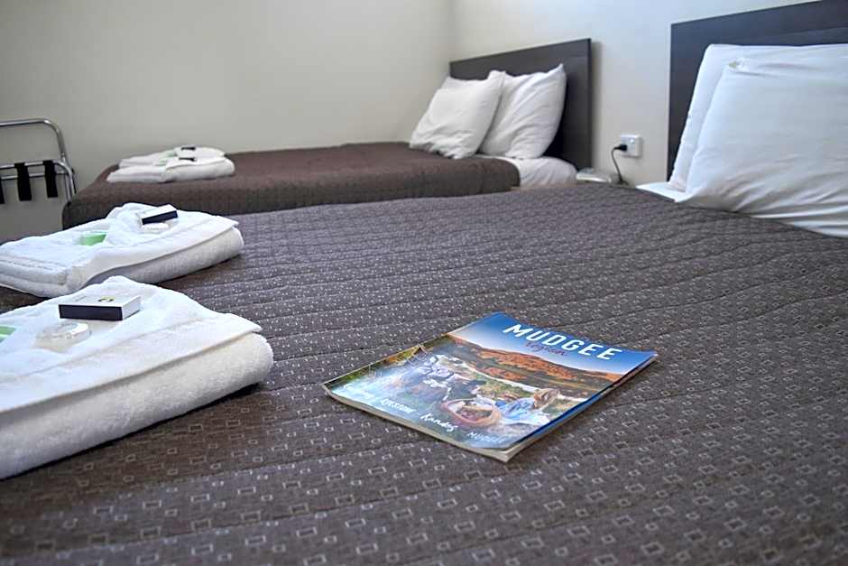 Ten Dollar Town Motel