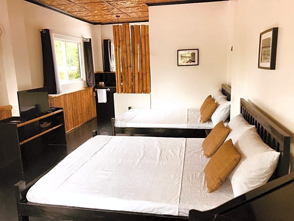 Everyday Sunday Hotel & Cafe