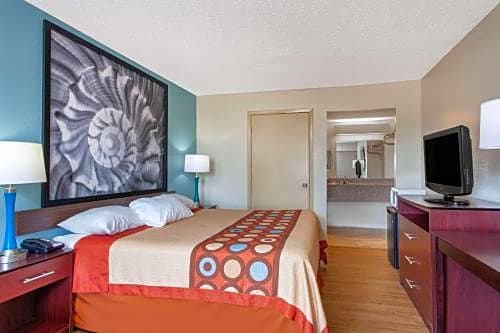 Super 8 by Wyndham Clearwater/US Hwy 19 N